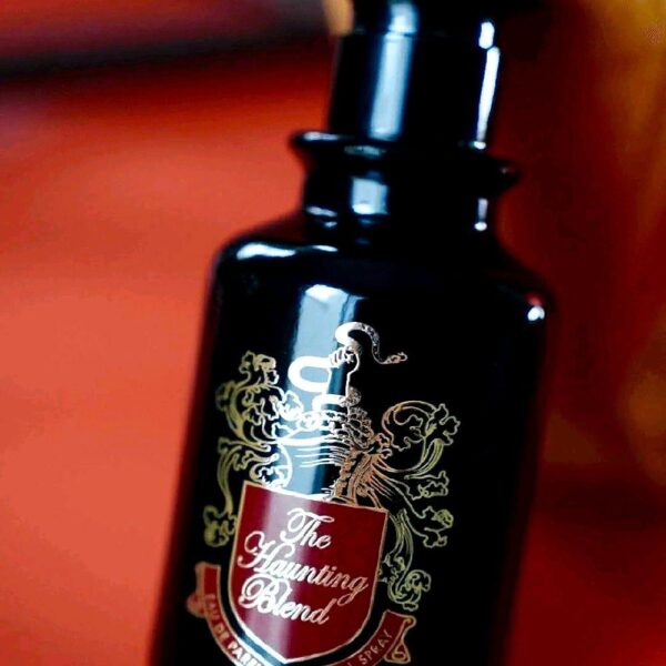 9020888b7d394efcbefffecd99637ce6tplv-t5fjg24jzw-origin-jpeg.jpeg The Haunting Blend Fragrance World para Hombres y Mujeres