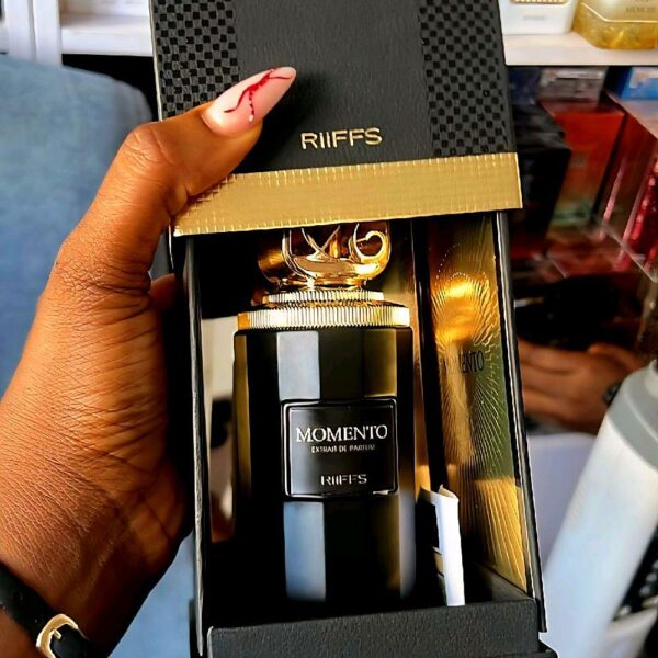 Momento Riffs - Perfume de Lujo con Notas de Elegancia y Aromas Intrigantes para un Toque de Exclusividad