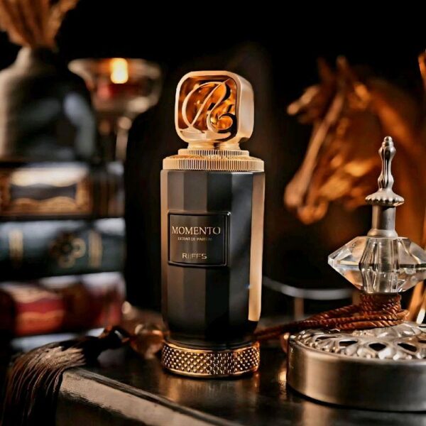 Momento Riffs - Perfume de Lujo con Notas de Elegancia y Aromas Intrigantes para un Toque de Exclusividad
